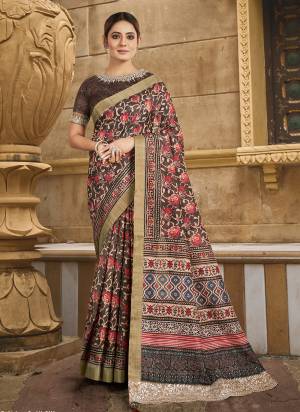 Look Attrective These Designer Party Wear Saree in Fine Colored.These Saree Are Gajji Silk And Blouse Satin Silk is Fabricated.Its Beautified Desiger Printed With Hand Work.