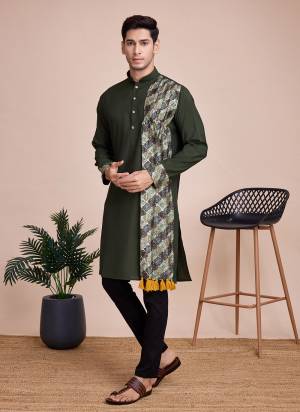 For A Festive Wear,Grab These Readymade Kurta With Dupatta Pair in Fine Colored.These Kurta And Dupatta Are Silk Fabricated on Pair.Its Beautified With Solid With Printed And Sequance Embroidery Work Dupatta.