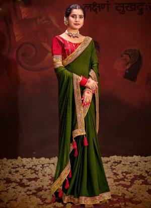 Garb These Party Wear Saree in Fine Colored.These Saree Are Vichitra Silk And Blouse is Fabricated On Raw Silk.Its Beautified With Designer Embroidery Work Blouse And Lace Border With Swarovski Work.