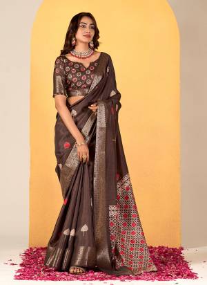 Looking These Party Wear Saree in Fine Dusty Colored.These Saree And Blouse is Fabricated On Dola Silk.Its Beautified With Weaving Designer With Foil Printed.