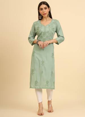 Looking These Beautiful Looking Readymade Kurti.These Kurti is Fabricated On Cotton.Its Beautified With Designer Lucknowi Chikankari Thread Embroidery Work.