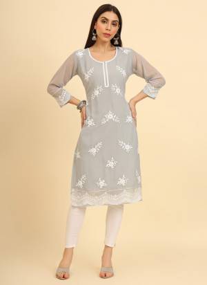 Garb These Beautiful Looking Readymade Kurti.These Kurti is Fabricated On Georgette.Its Beautified With Designer Lucknowi Chikankari Thread Embroidery Work.