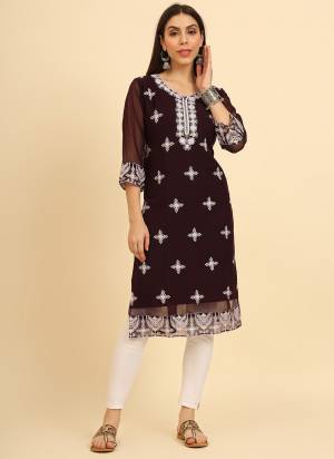 Garb These Beautiful Looking Readymade Kurti.These Kurti is Fabricated On Georgette.Its Beautified With Designer Lucknowi Chikankari Thread Embroidery Work.