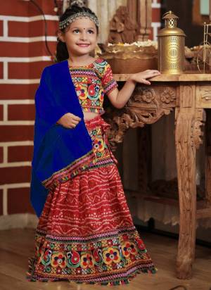 For A Designer Look,Grab These Kidswear Readymade Navratri Collection in Fine Colored.These Blouse And Lahenga Are Fabricated On Cotton Pair With Cotton Dupatta.Its Beautified With Designer Bandhani Printed,Embroidery Work.