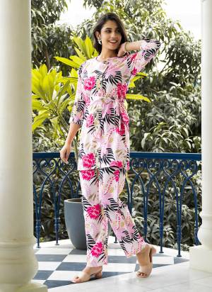 Grab These Co Ord Dress in Fine Colored Pair With Bottom.These Top And Bottom Are Fabricated On Muslin Cotton Pair.Its Beautified With Designer Digital Printed.