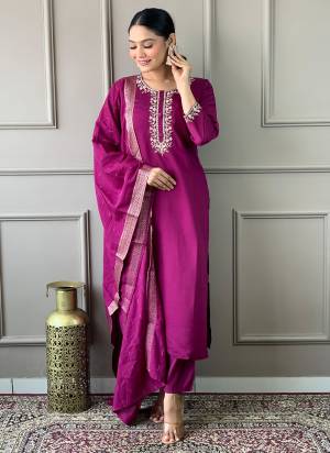 Attrective Looking These Beautiful Looking Readymade Suits.These Top And Bottom Are Viscose Chanderi And Dupatta Cotton Fabricated.Its Beautified With Designer Embroidery Work.