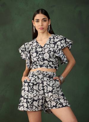 Garb These Beautiful Looking Readymade Western Co Ord Set.These Kurti And Bottom Fabricated On Crepe.Its Beautified With Designer Printed.