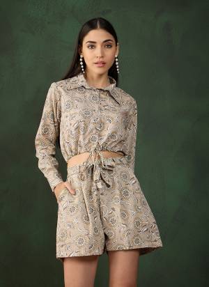 Garb These Beautiful Looking Readymade Western Co Ord Set.These Kurti And Bottom Fabricated On Crepe.Its Beautified With Designer Printed.