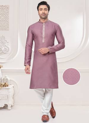 Looking These Party Wear Mans Wear Kutra Payjama wearing this fashionable. Tailored Kurta Are Jacquard And Payjama Raymond Cotton finest Silk Fabriced With Mirror,Thread Embroidery Work and fashioned with a banded collar for a dash of style.