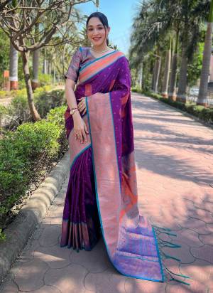 Garb These Party Wear Saree in Fine Colored.These Saree And Blouse is Fabricated On Soft Silk.Its Beautified With Weaving Jal Designer.