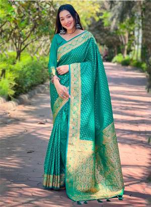  Looking These Party Wear Saree in Fine Colored.These Saree And Blouse is Fabricated On Banarasi Silk.Its Beautified With Weaving Jari Designer.