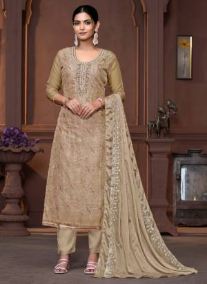 Garb These Suit in Fine Colored Pair With Bottom And Dupatta.These Top Are Viscose Organza And Dupatta Are Fabricated On Nazmin Pair With Rayon Bottom.Its Beautified With Designer Pojishan Embroidery, Hand Work.