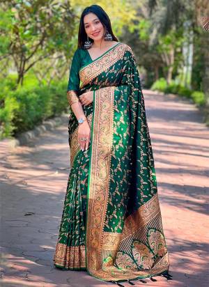  Looking These Party Wear Saree in Fine Colored.These Saree And Blouse is Fabricated On Banarasi Silk.Its Beautified With Weaving Jari Designer.