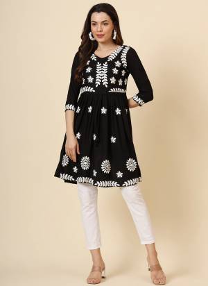 Looking These Beautiful Looking Readymade Kurti.These Kurti is Fabricated On Rayon.Its Beautified With Designer Heavy Thread Embroidery Work.