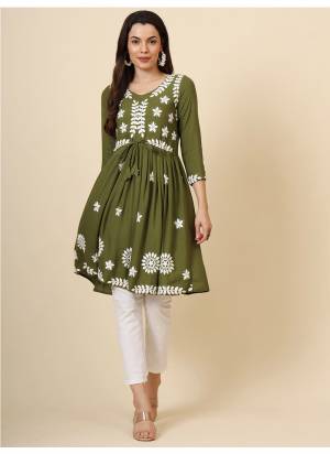 Looking These Beautiful Looking Readymade Kurti.These Kurti is Fabricated On Rayon.Its Beautified With Designer Heavy Thread Embroidery Work.