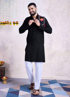 For A Festive Wear,Grab These Readymade Kurta Pair in Fine Colored.These Kurta Are Rayon Fabricated on Pair.Its Beautified With Mirror ,Thread Embroidery Work.