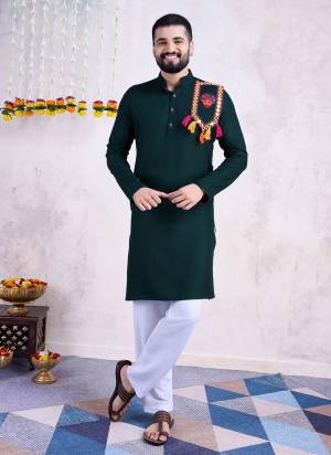 For A Festive Wear,Grab These Readymade Kurta Pair in Fine Colored.These Kurta Are Rayon Fabricated on Pair.Its Beautified With Mirror ,Thread Embroidery Work.