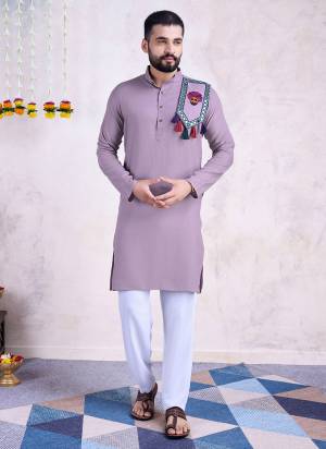 For A Festive Wear,Grab These Readymade Kurta Pair in Fine Colored.These Kurta Are Rayon Fabricated on Pair.Its Beautified With Mirror ,Thread Embroidery Work.