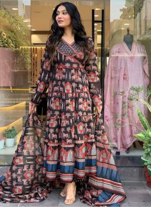 Looking These Beautiful Looking Readymade Suits.These Top And Bottom Are Cotton And Dupatta Cotton Fabricated.Its Beautified With Designer Printed With Embroidery Work.