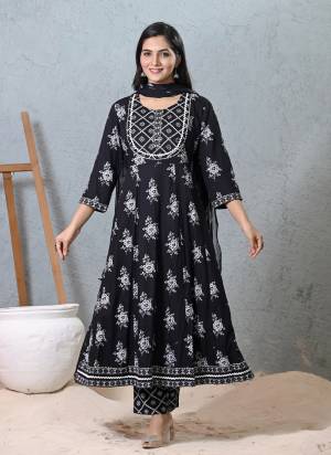 Looking These Designer Suit in Fine Colored Pair With Bottom And Dupatta.These Top Are Chinon And Dupatta Are Fabricated On Chinon Pair With Chinon Bottom.Its Beautified With Santoon Inner.Its Beautified With Heavy Designer Embroidery Work.