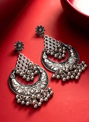 Grab These Beautifil Oxidised Silver Colored Earring.These Earring is Come Brass Material And Beautified With Artificial Beads Work.