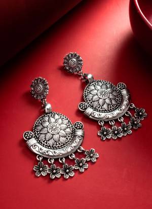 Grab These Beautifil Oxidised Silver Colored Earring.These Earring is Come Brass Material And Beautified With Artificial Beads Work.