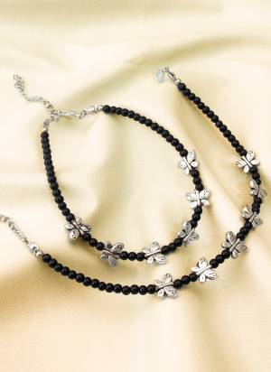 Looking These Beautifil Anklet Black Colored.These Anklet is Come Brass Material And Beautified With Crystal Beads Work.