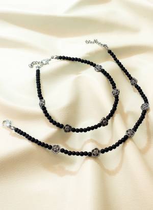 Looking These Beautifil Anklet Black Colored.These Anklet is Come Brass Material And Beautified With Crystal Beads Work.