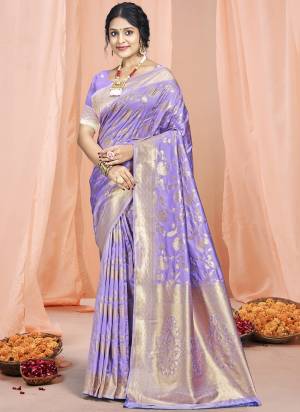 Looking These Fastive Wear Saree in Fine Colored.These Saree And Blouse is Fabricated On Silk.Its Beautified With Weavon Jacquard Jari Designer.