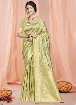 Looking These Fastive Wear Saree in Fine Colored.These Saree And Blouse is Fabricated On Silk.Its Beautified With Weavon Jacquard Jari Designer.