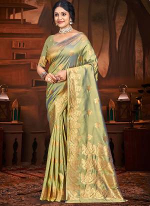 Looking These Fastive Wear Saree in Fine Colored.These Saree And Blouse is Fabricated On Silk.Its Beautified With Weavon Jacquard Jari Designer.