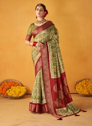 Garb These Party Wear Saree in Fine Colored.These Saree And Blouse is Fabricated On Tussar Silk Pair.Its Beautified With Wevon Designer With Batik Printed.