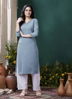 Grab These Beautiful Looking Readymade Kurti With Bottom.These Kurti Are Fabricated On Maaza Cotton And Rayon Botton.Its Beautified With Designer Hand Work With Pocket.