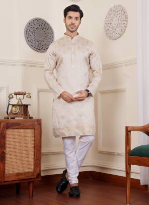 For A festive Wear,Grab These Readymade Kurta Payjama in Fine Colored.These Kurta is Fabricated On Viscose And Art Silk Bottom With Wevon Jacquard Designer.Buy Now.