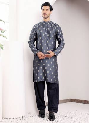 For A festive Wear,Grab These Readymade Kurta in Fine Colored.These Kurta is Fabricated On Viscose With Wevon Jacquard Designer.Buy Now.