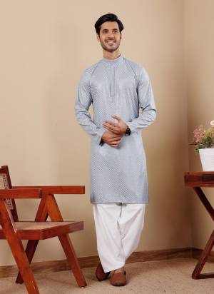 For A festive Wear,Grab These Readymade Kurta With Payjama in Fine Colored.These Kurta is Fabricated On Viscose And Art Silk Bottom With Designer Chikankari Embroidery Work.Buy Now.