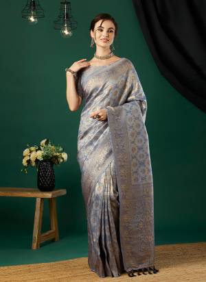 Grab These Saree in Fine Colored Pair With Blouse.These Saree and Blouse Are Fabricated On Kanjivaran.Its Beautified With Heavy Wevon Designer.