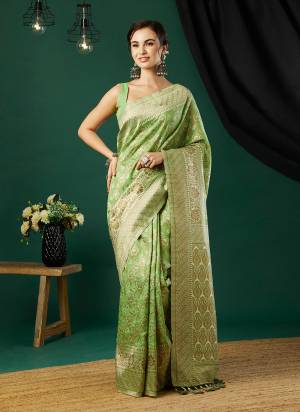 Attrective These Saree in Fine Colored Pair With Blouse.These Saree and Blouse Are Fabricated On Linen.Its Beautified With Wevon Jacquaed Designer.