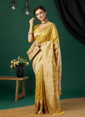 Attrective These Saree in Fine Colored Pair With Blouse.These Saree and Blouse Are Fabricated On Linen.Its Beautified With Wevon Jacquaed Designer.