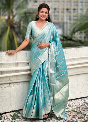 Attrective Look These Traditional Saree in Fine Colored.These Saree And Blouse is Fabricated On Tissue Silk.Its Beautified With Weaving Jari Designer.