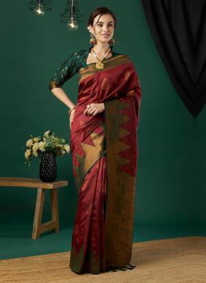 Looking These Party Wear Saree in Fine Colored Pair With Blouse.These Saree and Blouse Are Fabricated On Banarasi Silk.Its Beautified With Wevon Jari Designer.