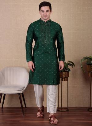 For A festive Wear,Grab These Readymade Kurta With Payjama in Fine Colored.These Kurta Are Jacquard Silk And Payjama is Fabricated On Art Silk With Wevon Designer Mirror Embroidery Work.Buy Now.