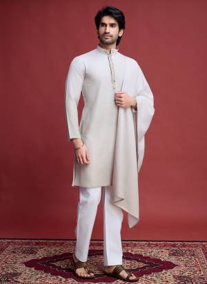 For A Festive Wear,Grab These Readymade Kurta With Dupatta Pair in Fine Colored.These Kurta And Dupatta Are Rayon Fabricated on Pair.Its Beautified With Reall Mirror Work.