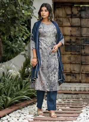 Garb These Beautiful Looking Readymade Suits.These Top Are Jam Cotton And Bottom Are Cambric Cotton And Dupatta Are Silk Fabricated.Its Beautified With Disigner Printed With Embroidery Work.