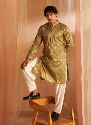 For A festive Wear,Grab These Readymade Kurta With Payjama in Fine Colored.These Kurta is Fabricated On Viscose And Art Silk Bottom With Wevon Designer.Buy Now.