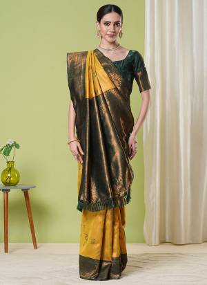 Looking These Party Wear Saree in Fine Colored Pair With Blouse.These Saree and Blouse Are Fabricated On Banarasi Silk.Its Beautified With Wevon Jacquard Designer.