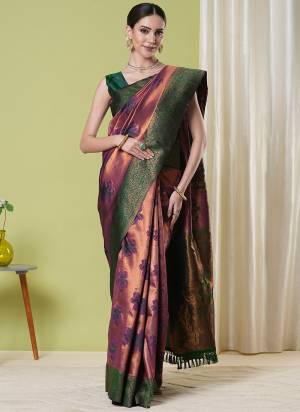 Garb These Party Wear Saree in Fine Colored Pair With Blouse.These Saree and Blouse Are Fabricated On Banarasi Silk.Its Beautified With Wevon Jacquard Designer.