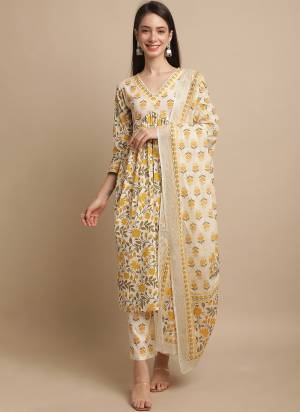 Garb These Beautiful Looking Readymade Suits.These Top Are Cotton And Bottom Are Cotton And Dupatta Are Cotton Fabricated.Its Beautified With Designer Printed.