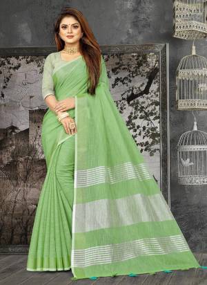 Garb These Party Wear Saree in Fine Colored.These Saree And Blouse is Fabricated On Linen.Its Beautified With Weavon Designer.