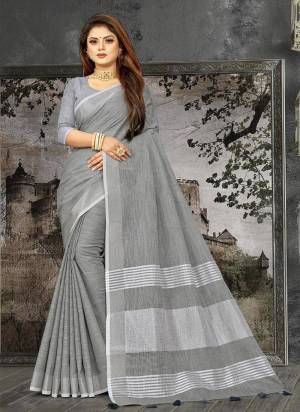 Garb These Party Wear Saree in Fine Colored.These Saree And Blouse is Fabricated On Linen.Its Beautified With Weavon Designer.